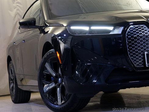 Certified 2024 BMW iX xDrive50 w/ Premium Package AWD/4WD image 4
