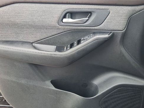 Certified 2022 Nissan Rogue SV FWD image 17