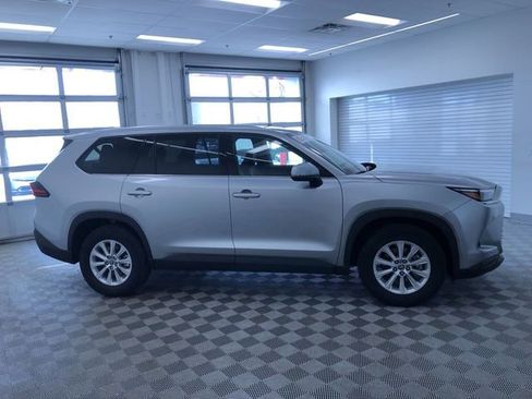 Certified 2025 Toyota Grand Highlander AWD image 37