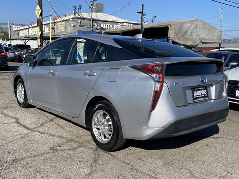 Used 2016 Toyota Prius Two FWD image 10