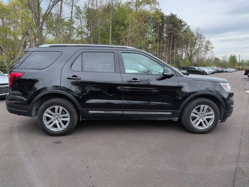 Certified 2019 Ford Explorer XLT w/ Equipment Group 201A AWD/4WD image 4