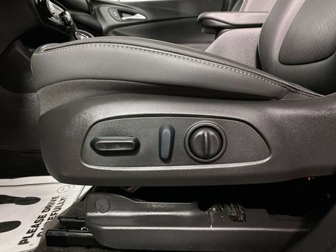 Used 2023 Buick Encore GX Essence w/ Experience Buick Package FWD image 12