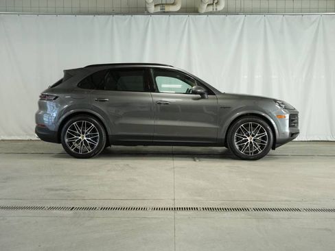 New 2025 Porsche Cayenne E-Hybrid AWD/4WD image 8