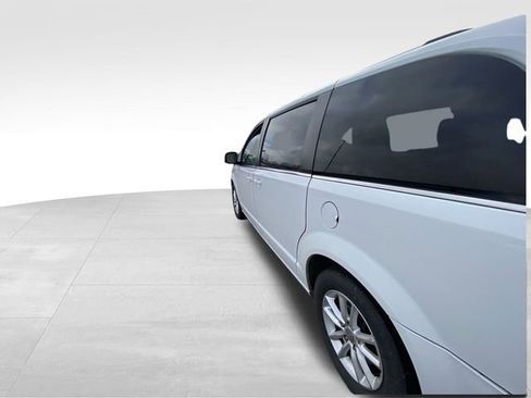 Used 2019 Dodge Grand Caravan SXT image 6