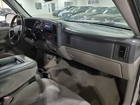 Used 2005 Chevrolet Avalanche LS w/ Onstar Plus Package image 15