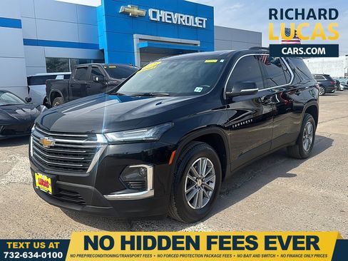 Used 2023 Chevrolet Traverse LT image 1