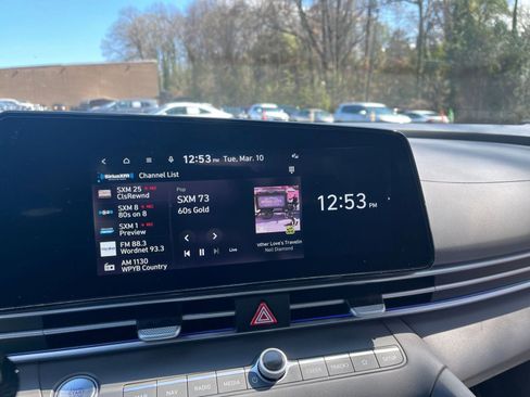 Used 2025 Hyundai Elantra SEL image 21