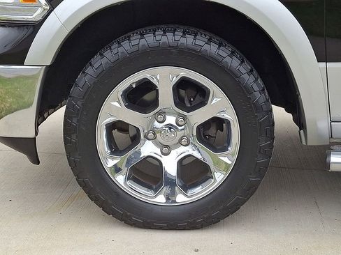 Used 2014 RAM 1500 Laramie w/ Convenience Group image 9