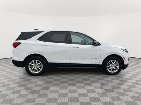 Used 2022 Chevrolet Equinox LS w/ LS Convenience Package image 4