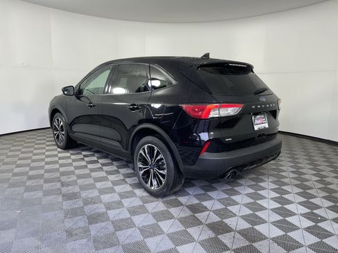 Certified 2022 Ford Escape SE w/ SE Sport Appearance Package AWD/4WD image 3