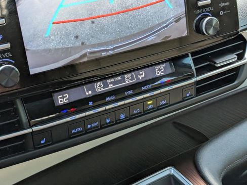 Used 2023 Toyota Sienna XLE image 41