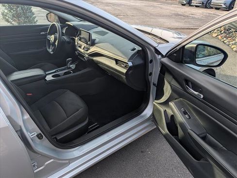 Used 2024 Nissan Altima 2.5 SV image 11