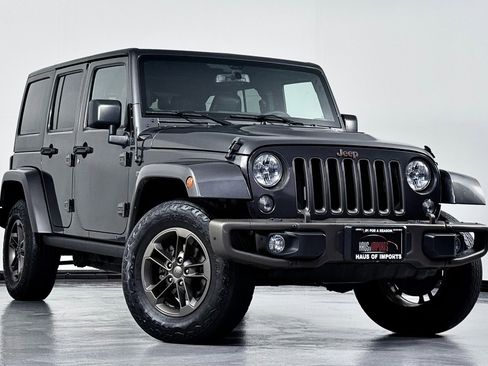 Used 2016 Jeep Wrangler Unlimited Sahara image 2