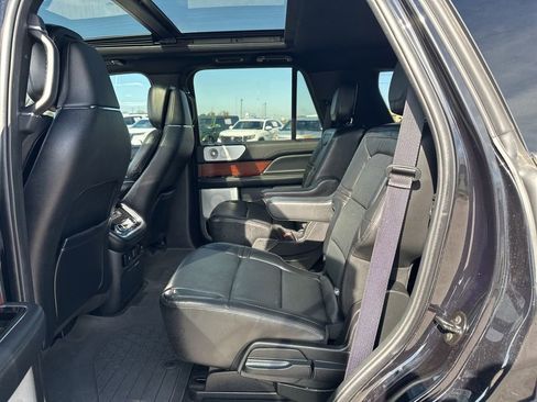 Used 2021 Lincoln Navigator Reserve w/ Luxury Package image 37