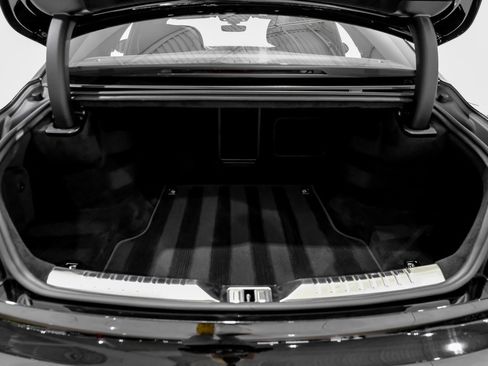 Used 2024 Bentley Flying Spur V8 image 56