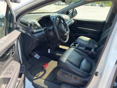 Used 2024 Honda Odyssey Touring image 2