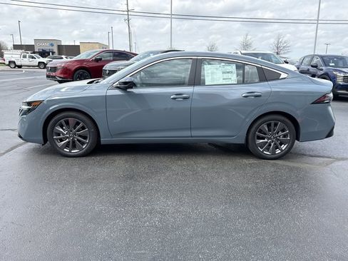 New 2026 Nissan Sentra SL w/ Floor Mat Package FWD image 10