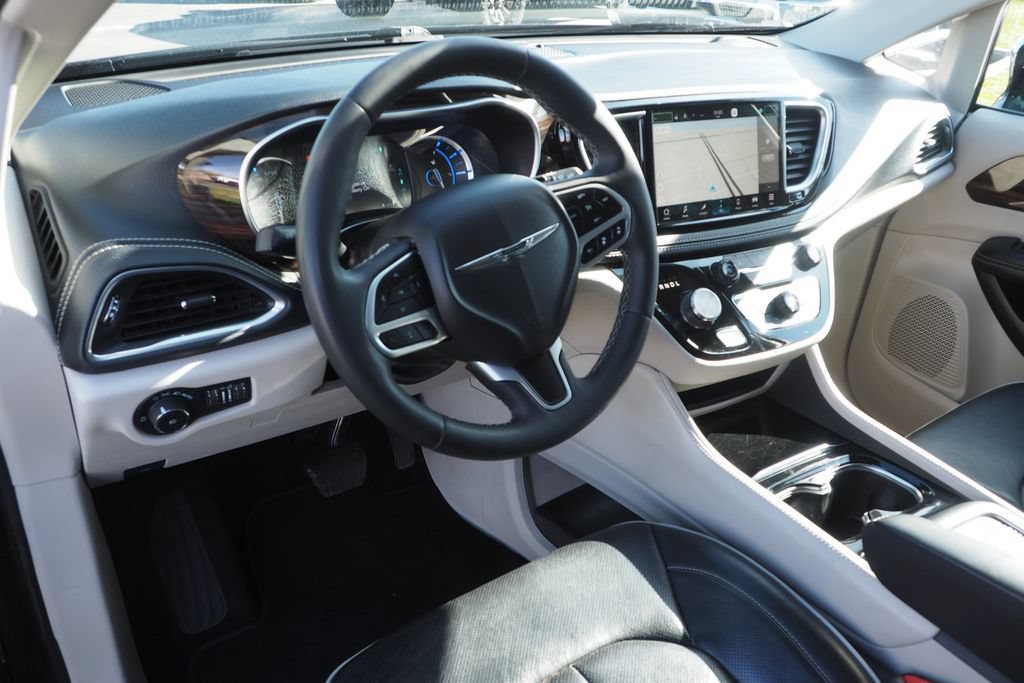Used 2023 Chrysler Pacifica Limited FWD image 13