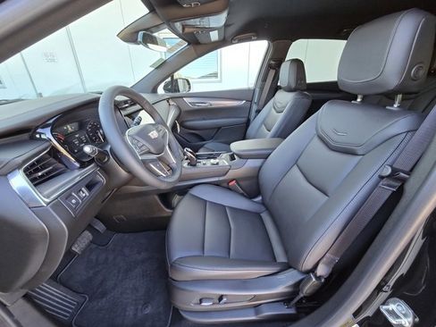 New 2025 Cadillac XT5 Luxury image 12