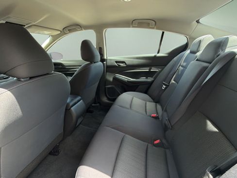 Certified 2025 Nissan Altima 2.5 S FWD image 9