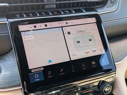 Used 2023 Jeep Grand Cherokee L Limited w/ Black Appearance Package image 19