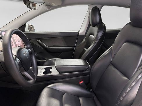 Used 2022 Tesla Model Y Long Range image 17