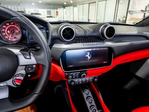Used 2020 Ferrari Portofino RWD image 52