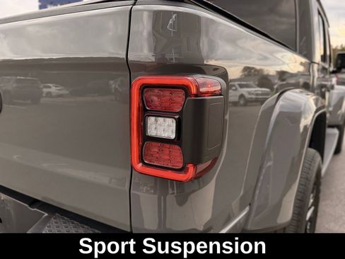 Used 2022 Jeep Gladiator Overland image 14