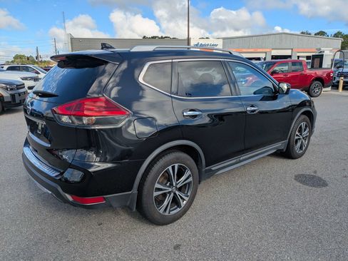 Used 2017 Nissan Rogue SL w/ SL Premium Package FWD image 4