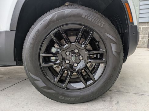 Used 2024 Land Rover Defender 90 S image 32