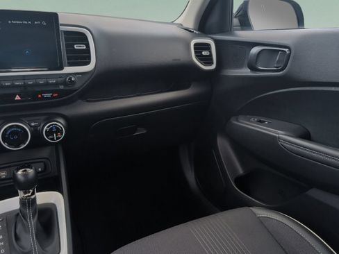 Used 2025 Hyundai Venue Limited FWD image 38