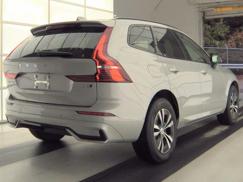 Used 2025 Volvo XC60 B5 Core AWD/4WD image 15