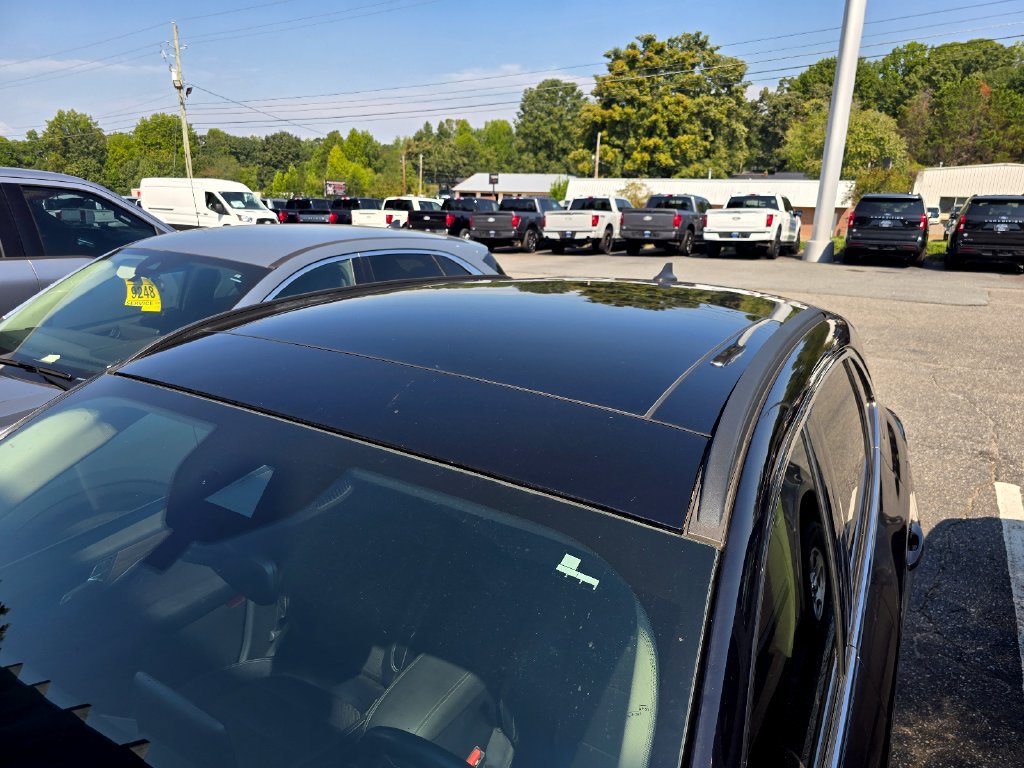 Used 2020 Ford Escape Titanium FWD image 4
