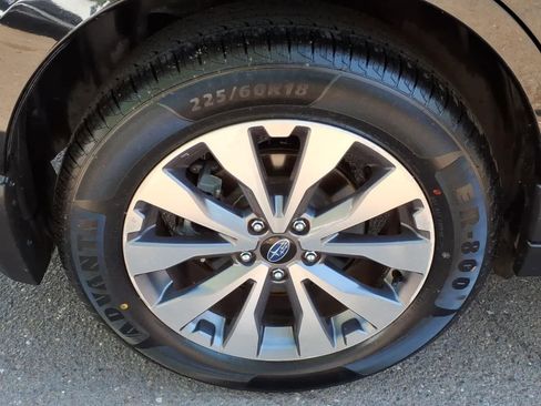 Used 2017 Subaru Outback 2.5i Touring AWD/4WD image 8