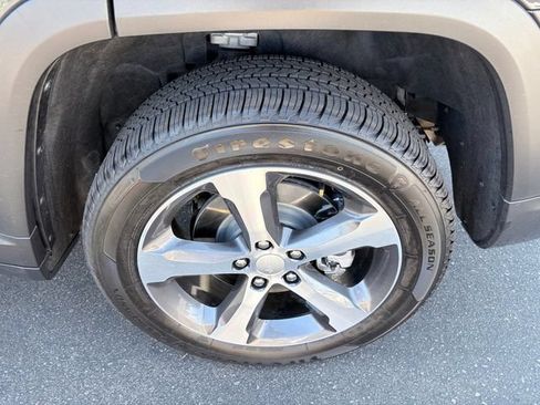 Used 2023 Jeep Grand Cherokee 4WD 4xe w/ Luxury Tech Group II image 24