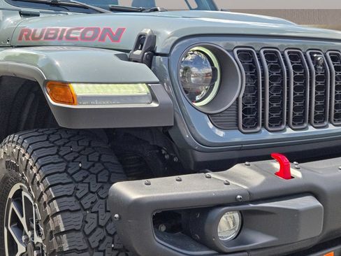 Used 2024 Jeep Gladiator Rubicon AWD/4WD image 2