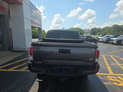 Used 2021 Toyota Tacoma TRD Sport AWD/4WD image 4
