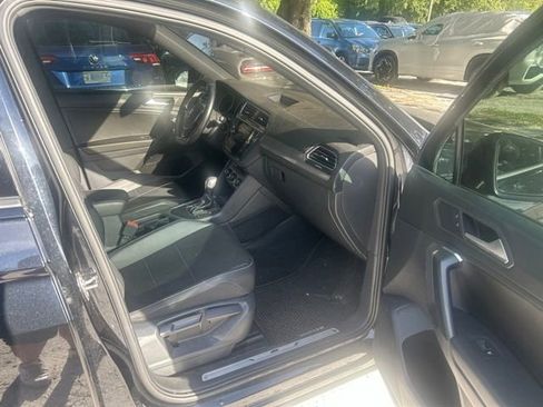 Used 2021 Volkswagen Tiguan SE R-Line FWD image 10