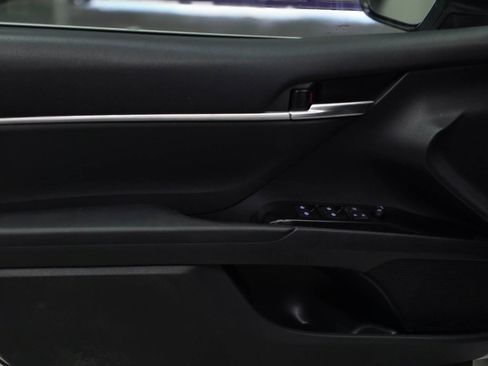 Used 2018 Toyota Camry LE w/ Convenience Package image 12