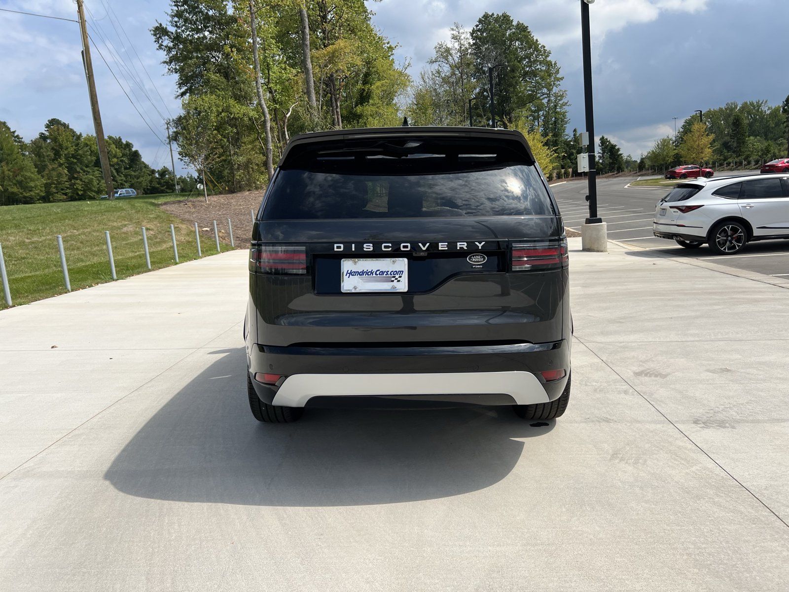 Used 2023 Land Rover Discovery Metropolitan Edition AWD/4WD image 7