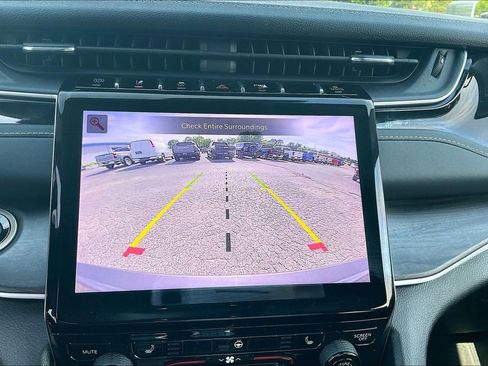 Used 2023 Jeep Grand Cherokee 4WD 4xe image 14