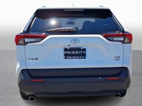 Used 2024 Toyota RAV4 XLE AWD/4WD image 5