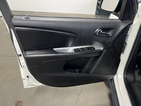 Used 2017 Dodge Journey SXT w/ Chrome Appearance Group FWD image 24