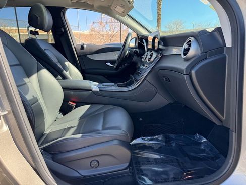 Used 2020 Mercedes-Benz GLC 300 GLC 300 image 24