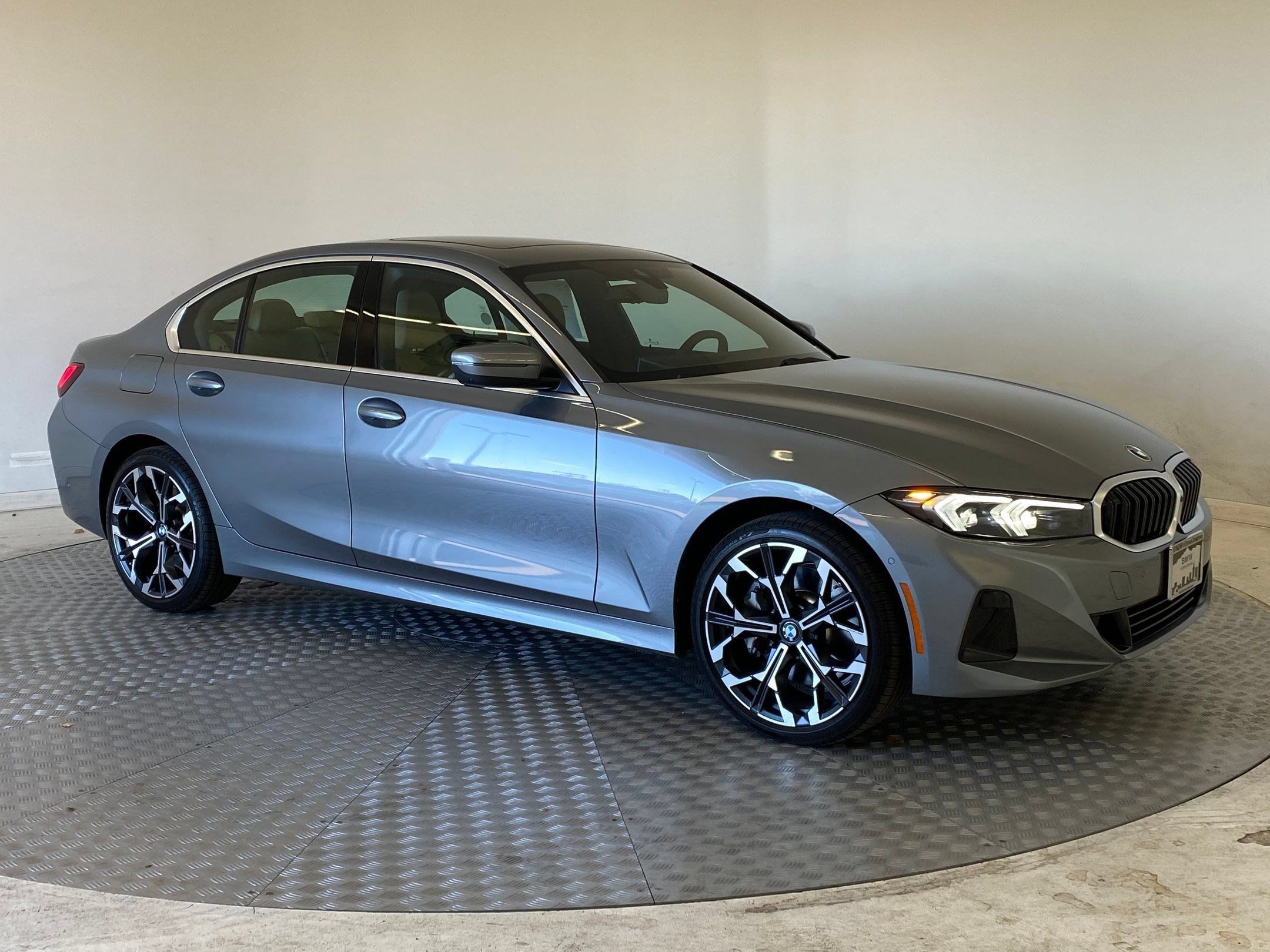 Used 2026 BMW 330i xDrive Sedan w/ Premium Package AWD/4WD image 6