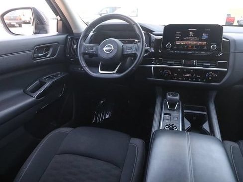 Certified 2025 Nissan Pathfinder SV AWD/4WD image 17