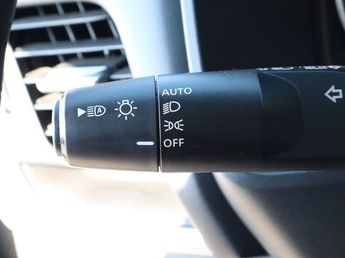 Used 2023 Nissan Rogue S image 16