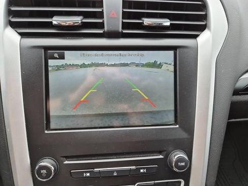 Used 2016 Ford Fusion SE FWD image 16
