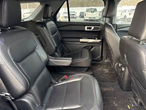 Used 2022 Ford Explorer XLT w/ Equipment Group 202A image 13