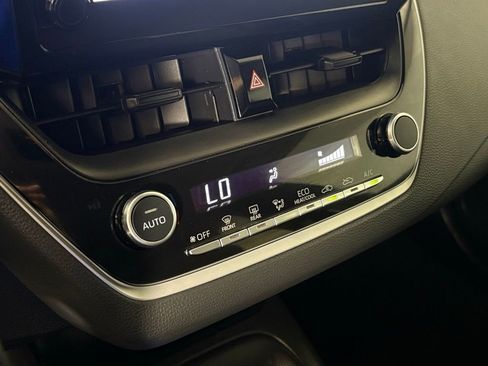 Used 2025 Toyota Corolla LE FWD image 23